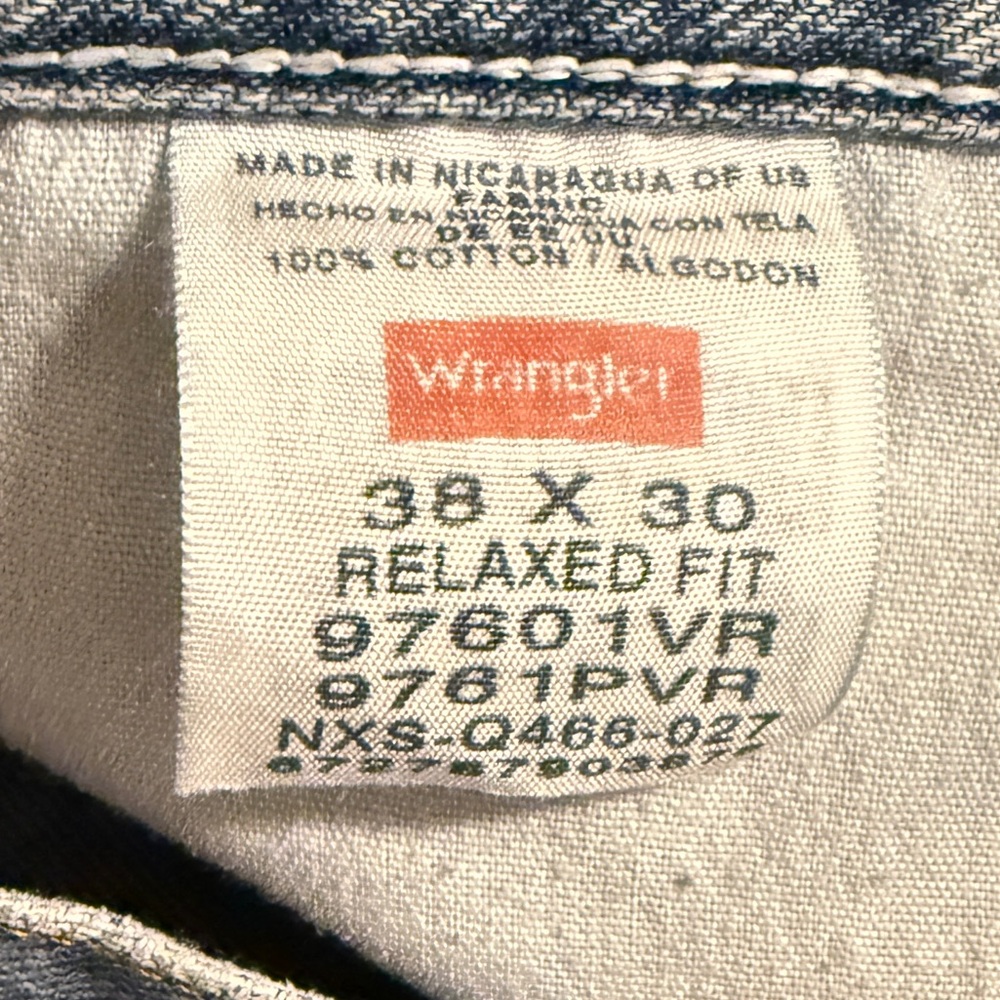 Wrangler Mens Jeans Size 38x30 Blue Relaxed Fit Straight Leg Classic Denim - Picture 7 of 10